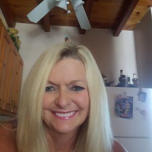 Meet your Posher, Leslie